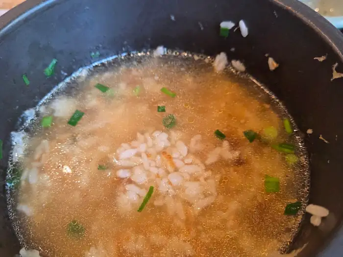 육수를 부어 만드는 누룽지