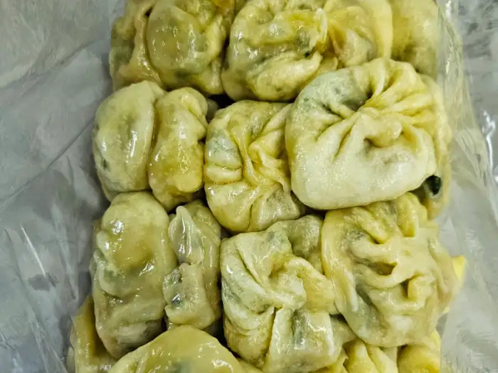 포장된 만두 여러 개