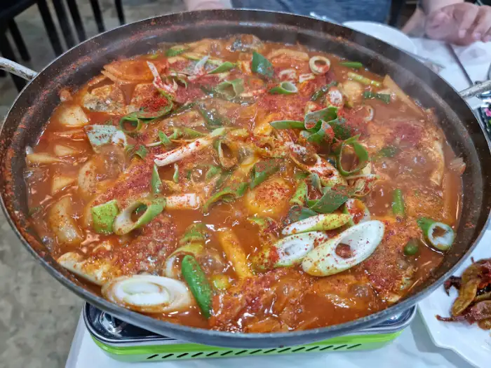 푸짐한 해물 찌개