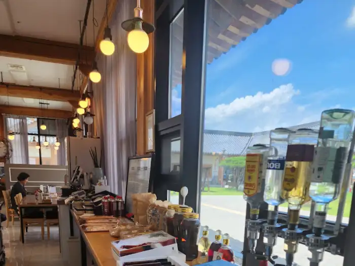 창가 자리 풍경