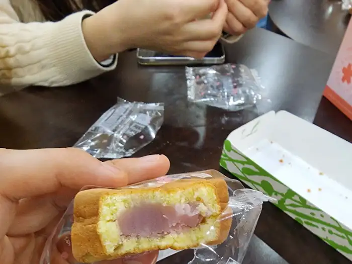 벚꽃빵 모양의 빵