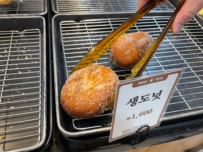 갓 튀겨낸 생도넛