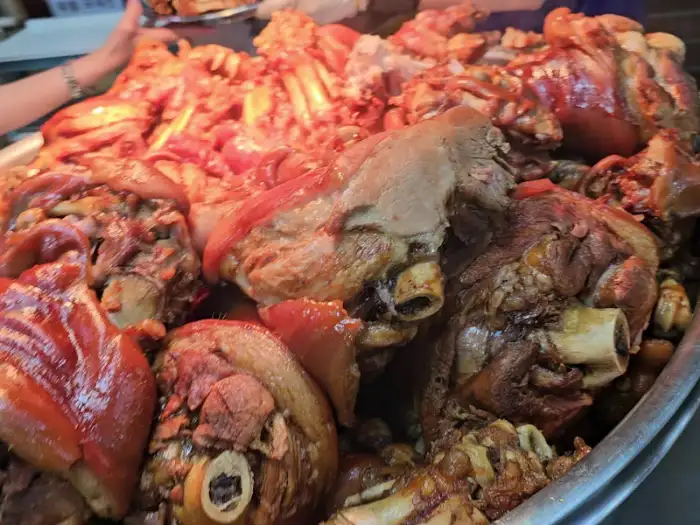 푸짐하게 담긴 족발