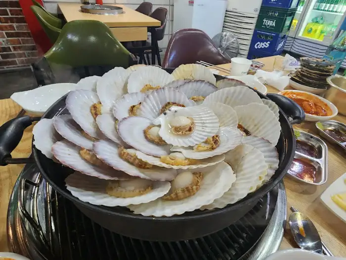 푸짐하게 담겨 나온 가리비