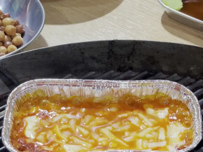 치즈 퐁듀처럼 녹아내린 치즈