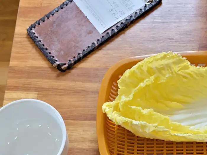 기본 반찬으로 나온 배추와 콩나물