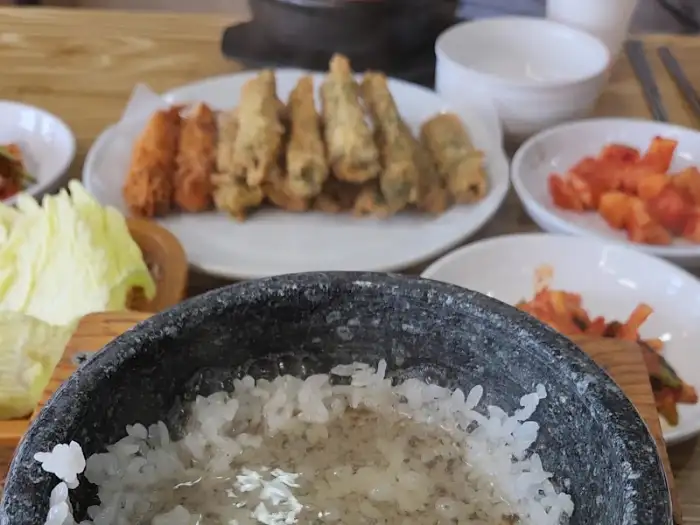 푸짐하게 나온 미꾸라지 튀김