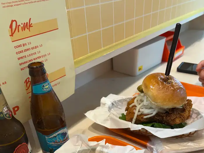 버거와 병맥주, 메뉴판