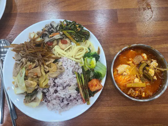 정갈하게 차려진 밥상