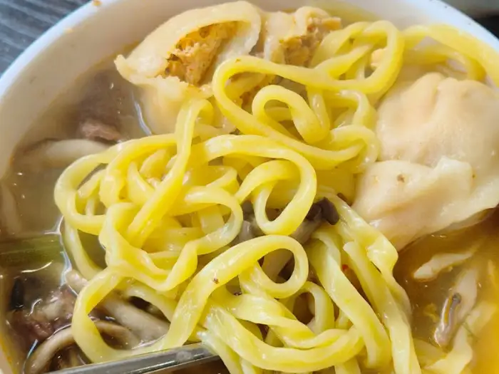 김이 모락모락 나는 만두전골