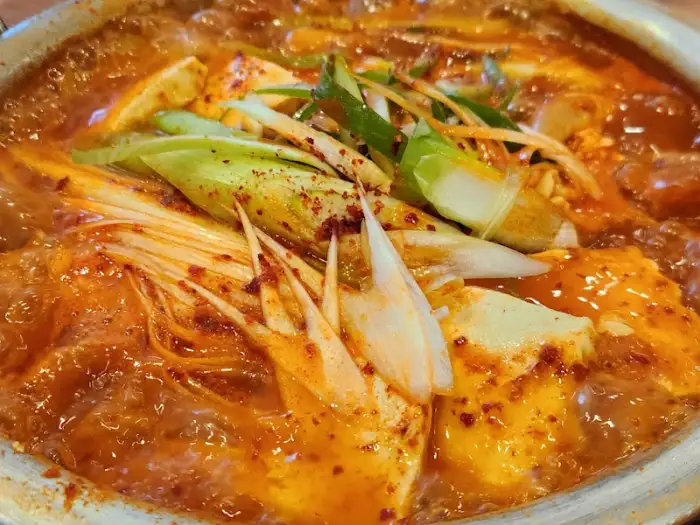 탱글탱글한 알과 고니가 돋보이는 동태탕