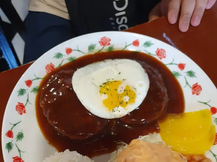 함박 스테이크와 계란 프라이