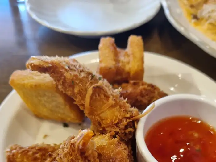 바삭한 튀김과 칠리 소스