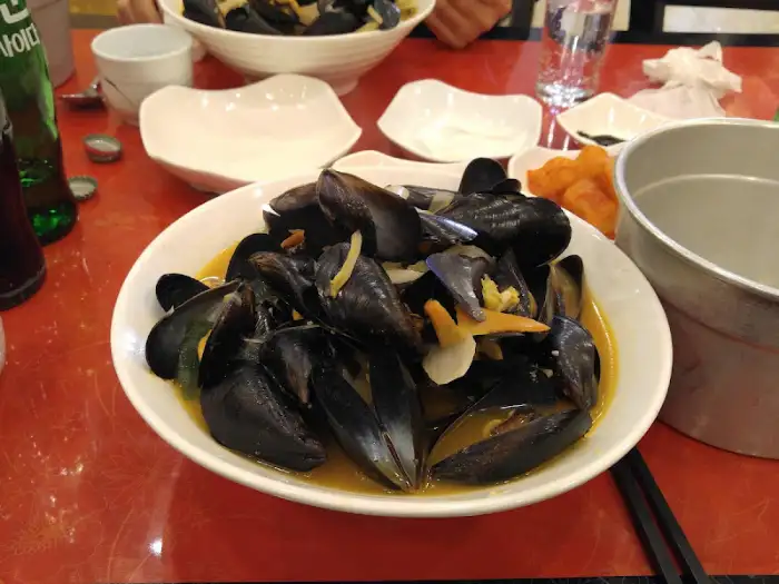 푸짐한 해물이 담긴 짬뽕 한 그릇