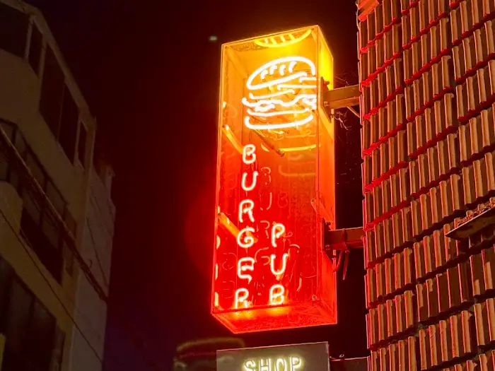 햄버거 모양 네온사인 이미지
