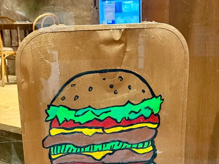 버거 그림이 그려진 메뉴판 이미지