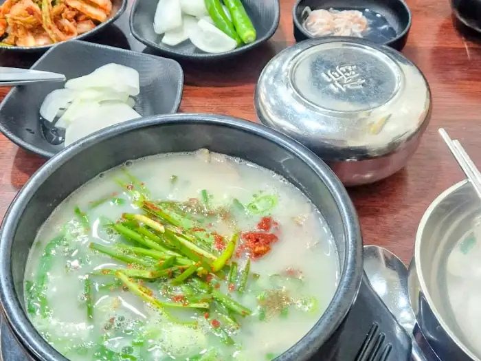 돼지국밥 한 그릇