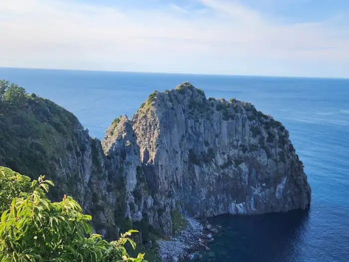 푸른 바다와 절벽 뷰