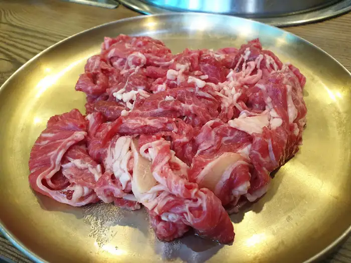 테이블에 준비된 불고기 고기