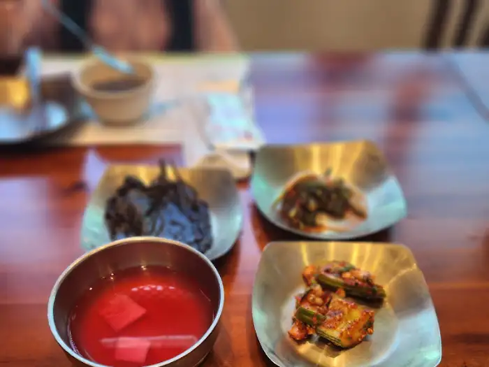 다양한 종류의 밑반찬들