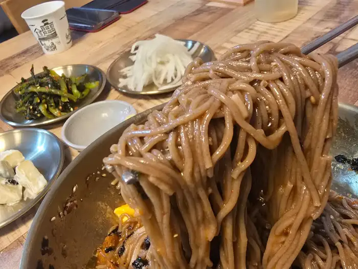 메밀국수와 곁들임 반찬