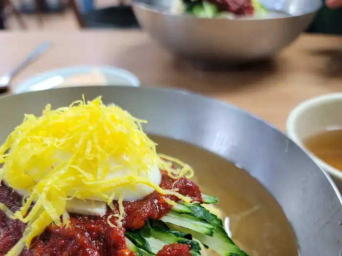 물밀면 고명 클로즈업