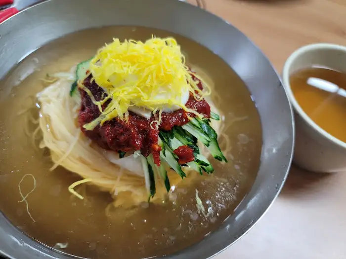 물밀면과 곁들임 국물