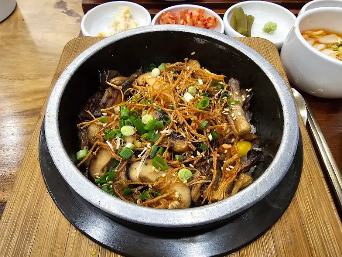 버섯 솥밥 전체 모습