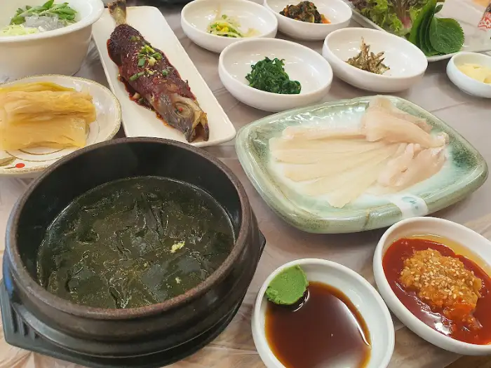 정갈한 한 상 차림의 일부