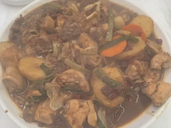 치즈가 듬뿍 올라간 안동찜닭 전체 모습