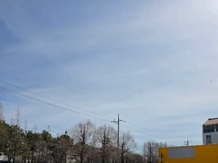 하늘과 도로 풍경