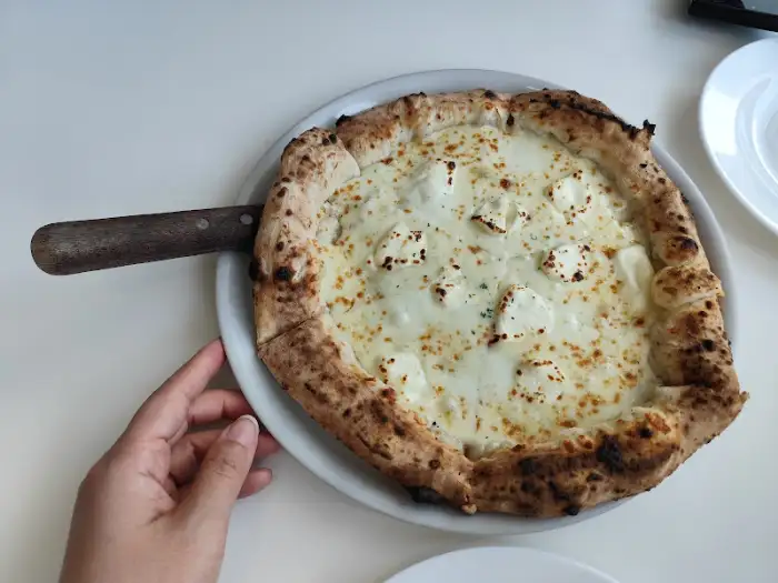 콰트로 포르마지오 피자