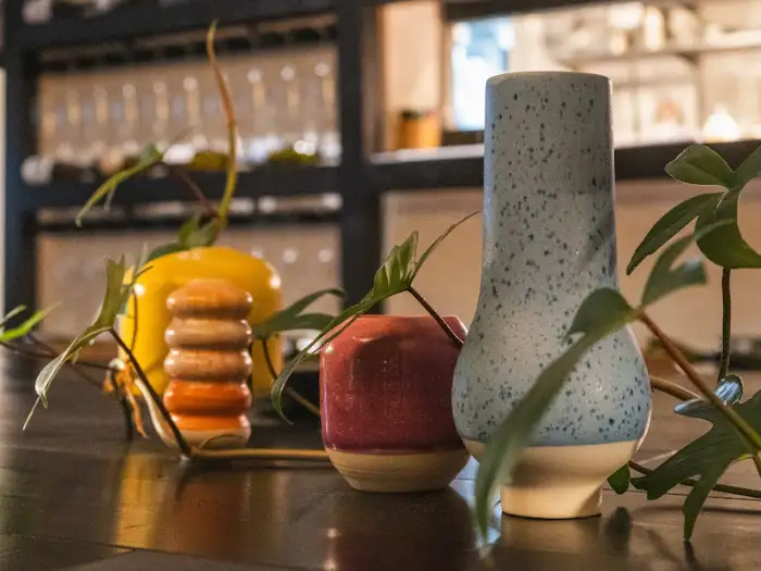 테이블 위 아기자기한 소품들