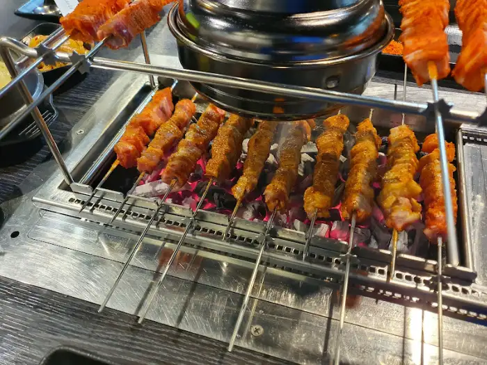 육즙 가득한 양꼬치 구이