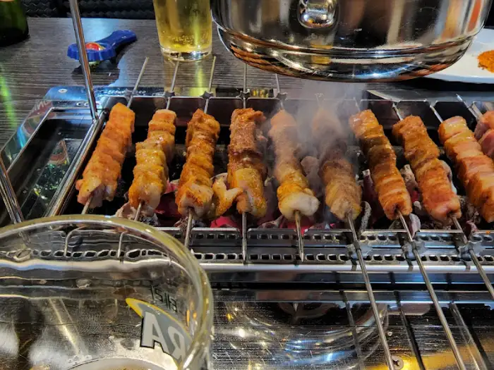 다양한 꼬치와 곁들임 메뉴