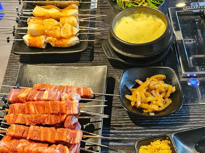 테이블 세팅과 곁들임 메뉴