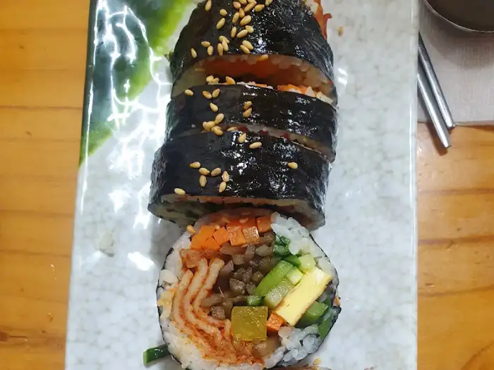 정갈하게 썰린 김밥 단면