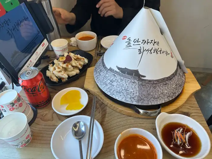 테이블 세팅과 돌판짜장