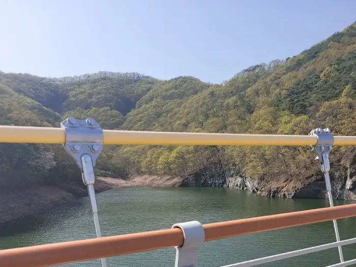 옐로우 출렁다리 모습