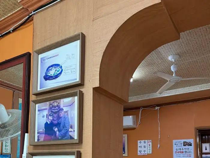 식당 내부 인테리어