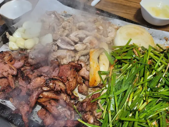 잘 익은 오리로스, 채소와 함께