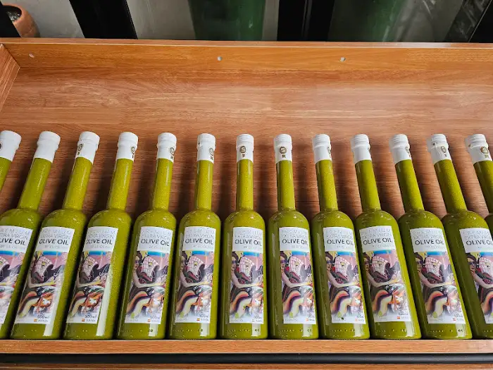 다양한 올리브 오일 병