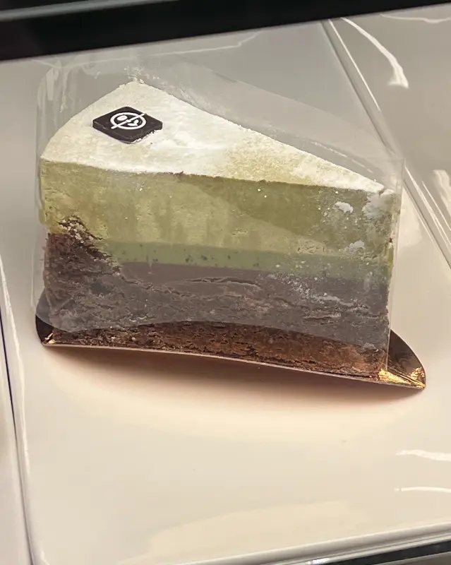 쇼케이스 안의 케이크