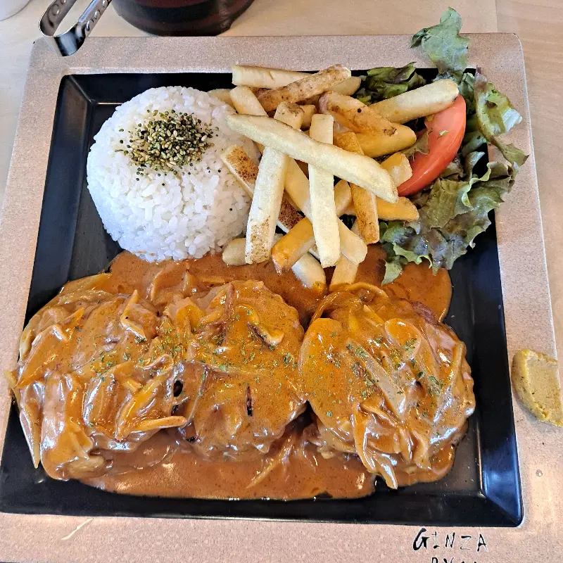 푸짐한 데미그라스 돈까스