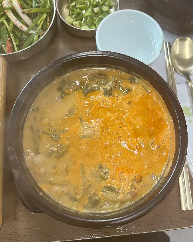 취향에 따라 마늘, 부추, 들깨가루를 넣어 즐기기