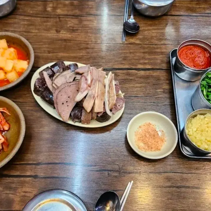 서비스로 제공되는 순대 모듬