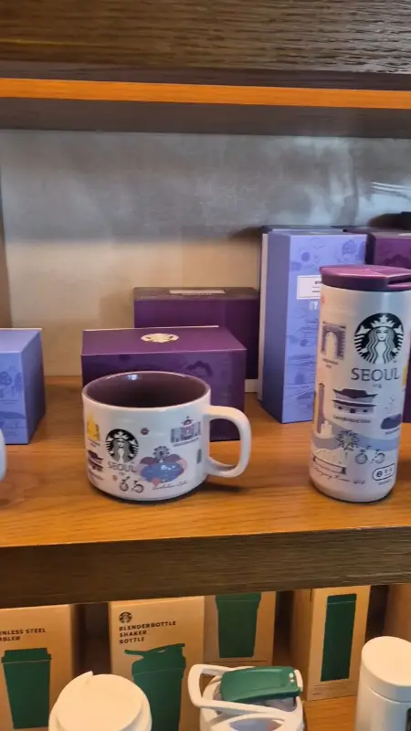 스타벅스 코리아와 라코스테의 콜라보레이션 상품