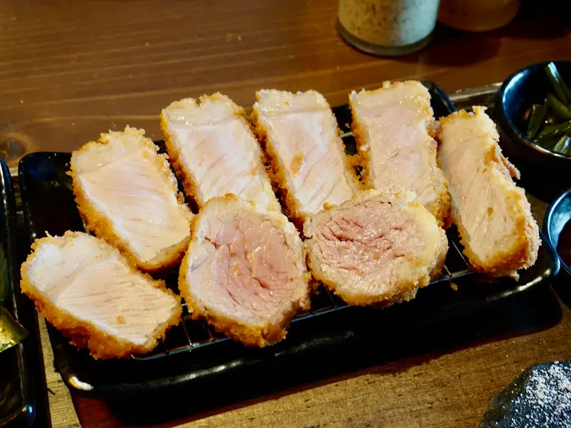 촉촉한 단면을 자랑하는 안심 돈카츠