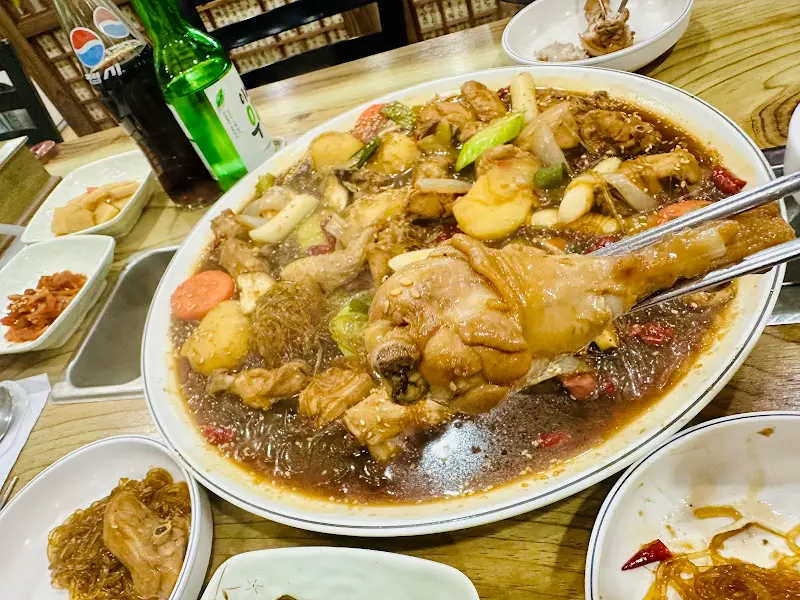 젓가락을 멈출 수 없는 맛