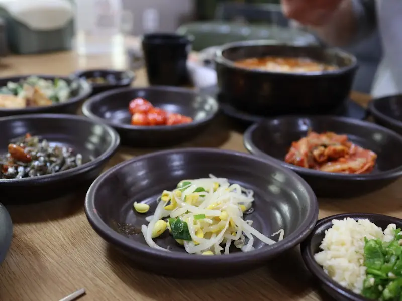 다양한 밑반찬들